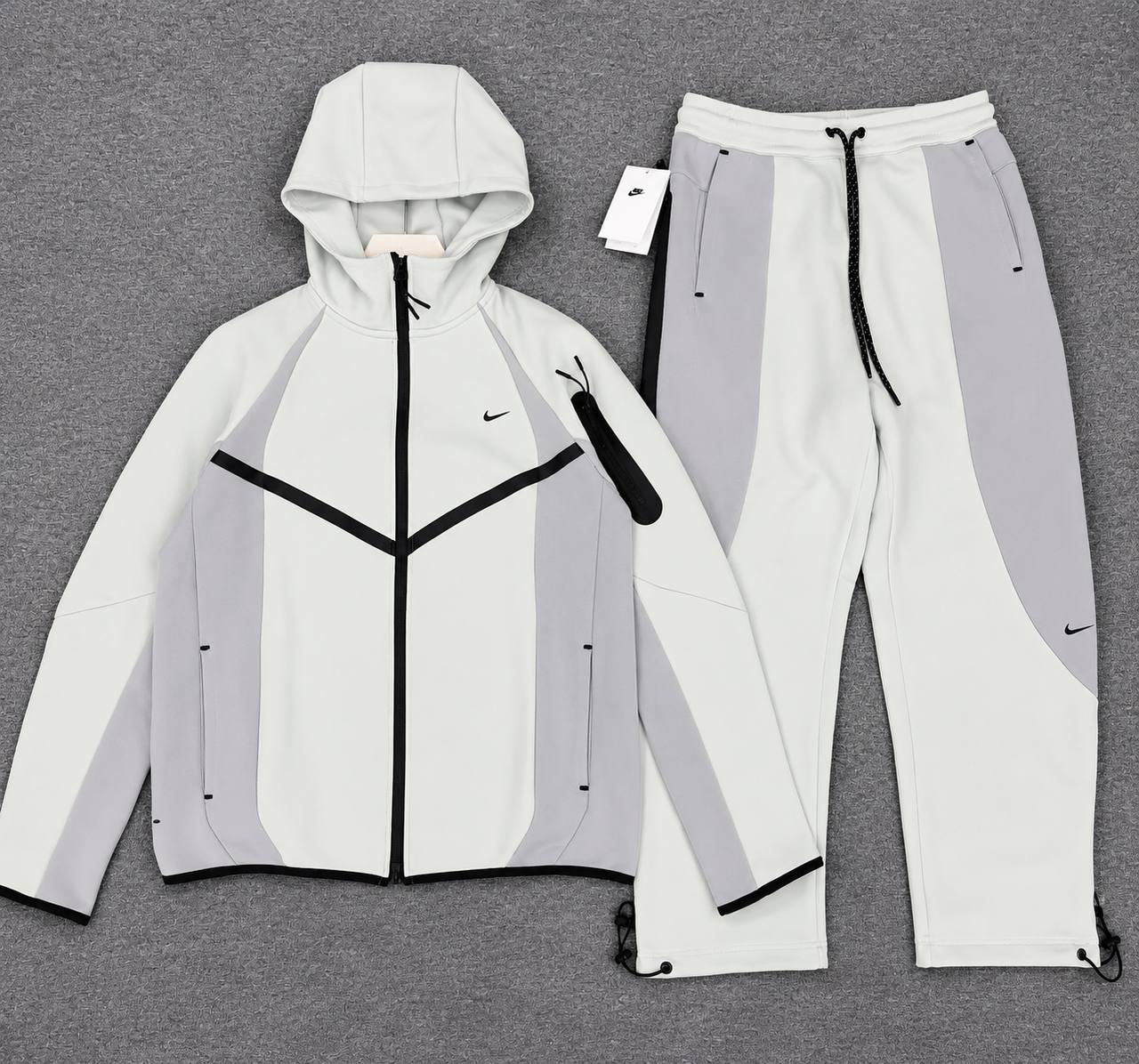NIKE Tech Fleece (chándal completo) —-> 60€ ✨