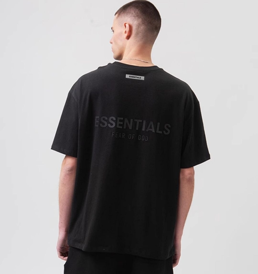 Essentials tee ⭐ ✨
