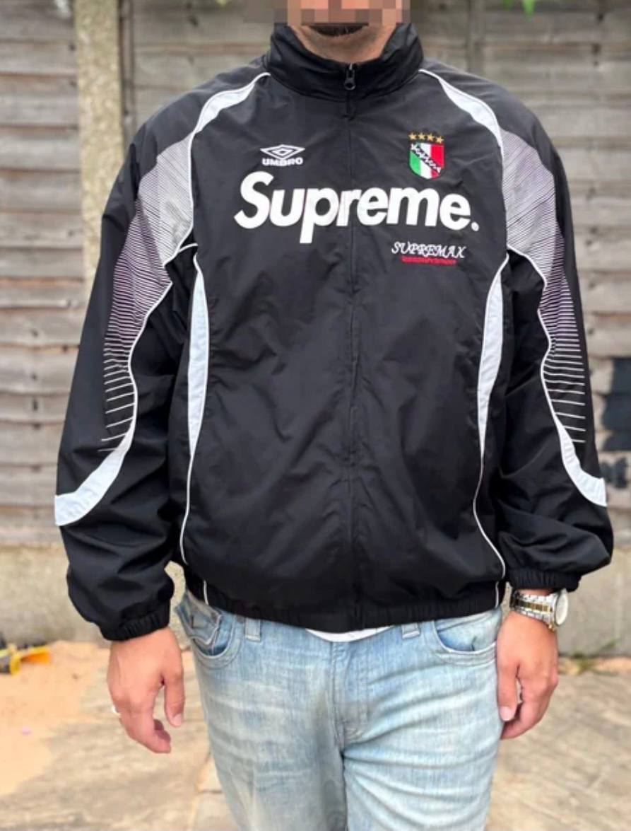Hoodie SUPREME X UMBRO ✨