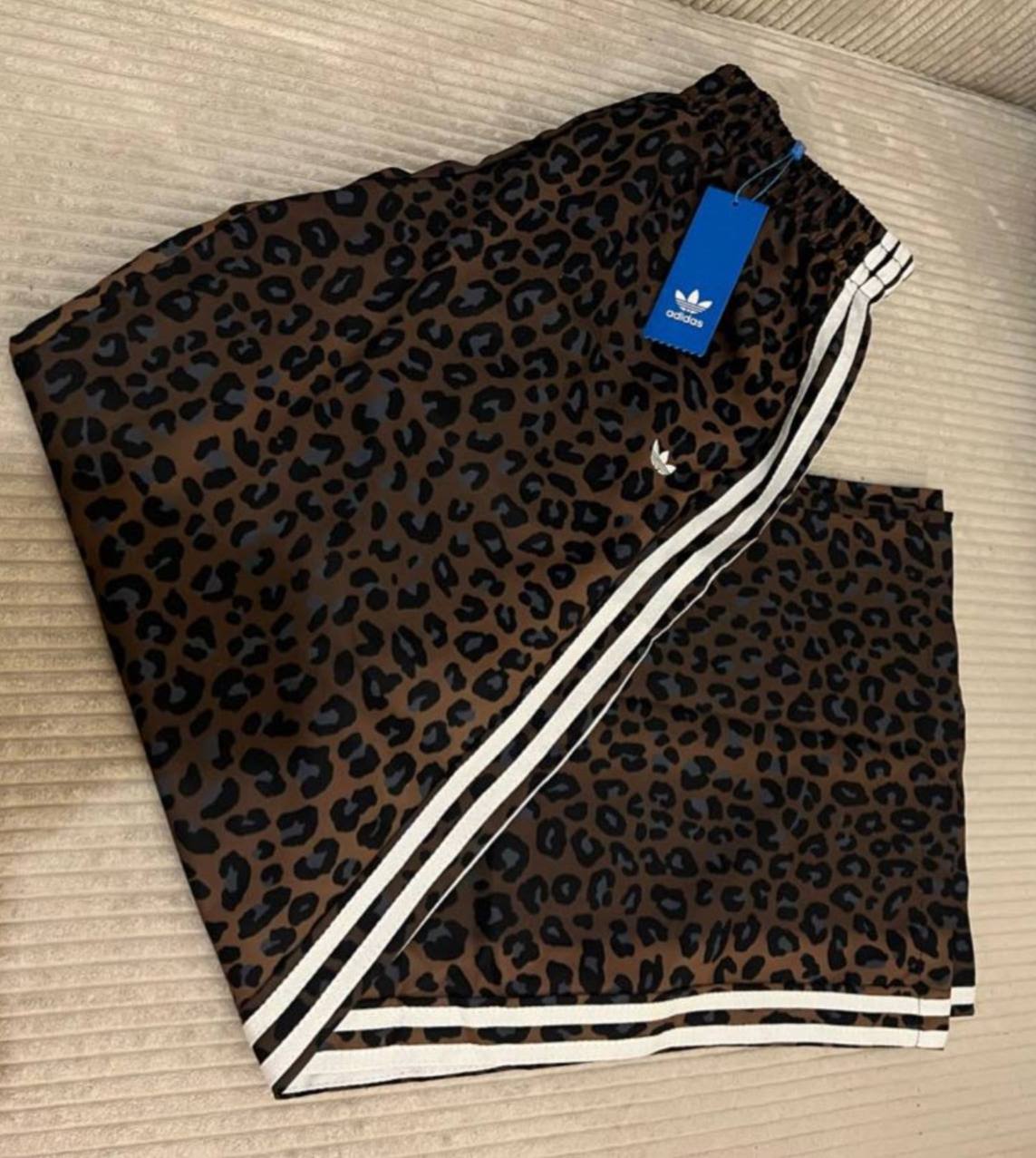 Pantalón Adidas leopardo ✨💫 11€ ✨