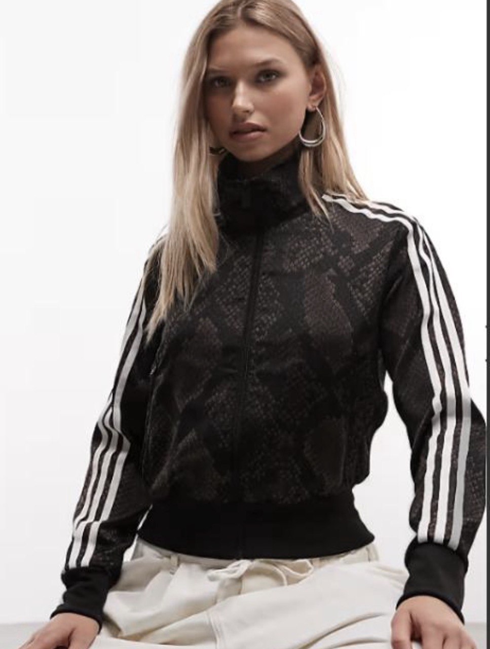 Chaqueta Adidas ✨💫. 17€ ✨