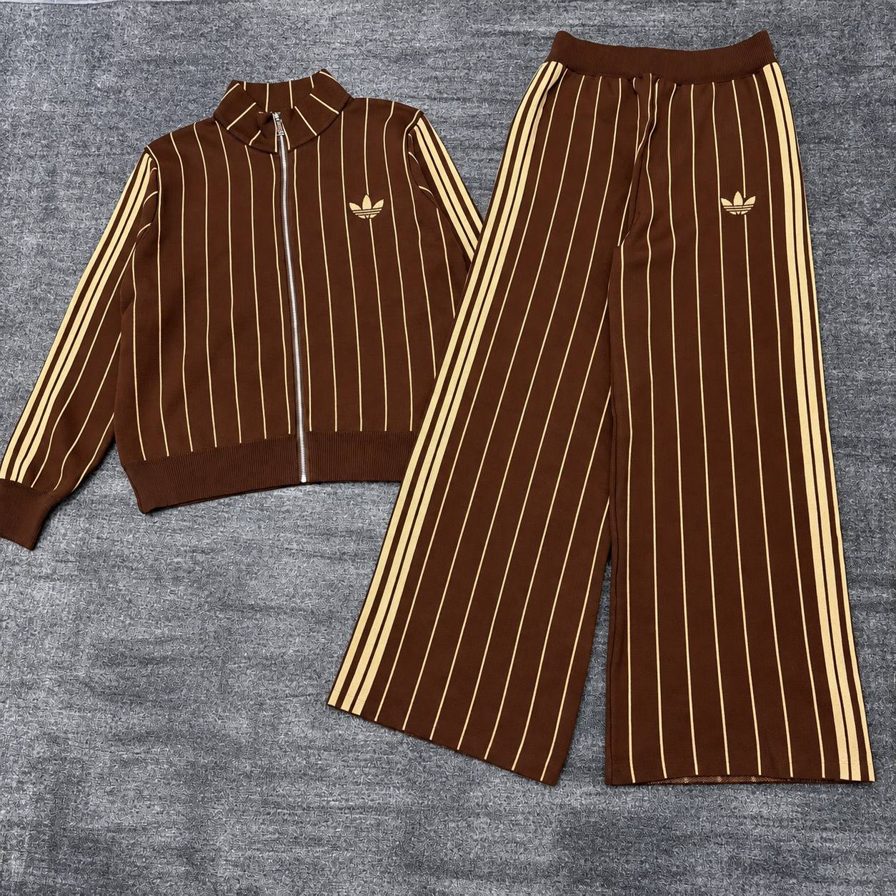 ADIDAS (conjunto) —-> 32€ ✨