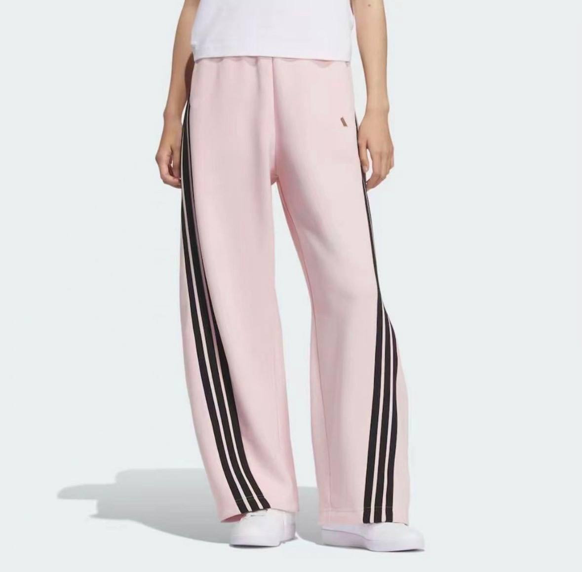 Pantalón Adidas ✨💫. 31€ ✨