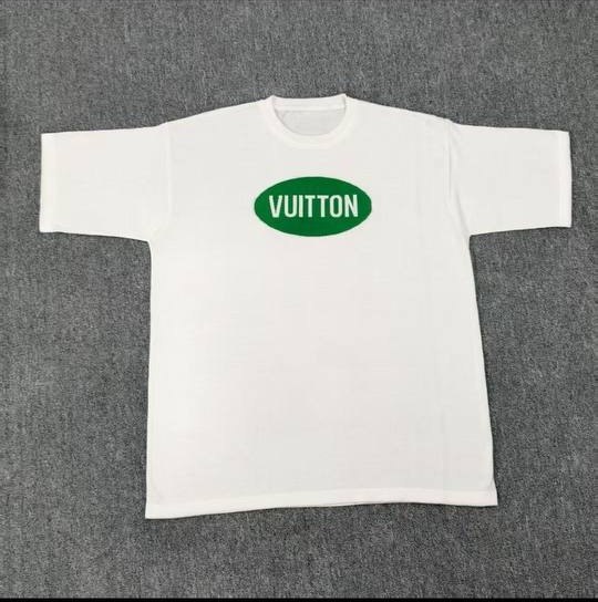 Camiseta Vuitton ✨