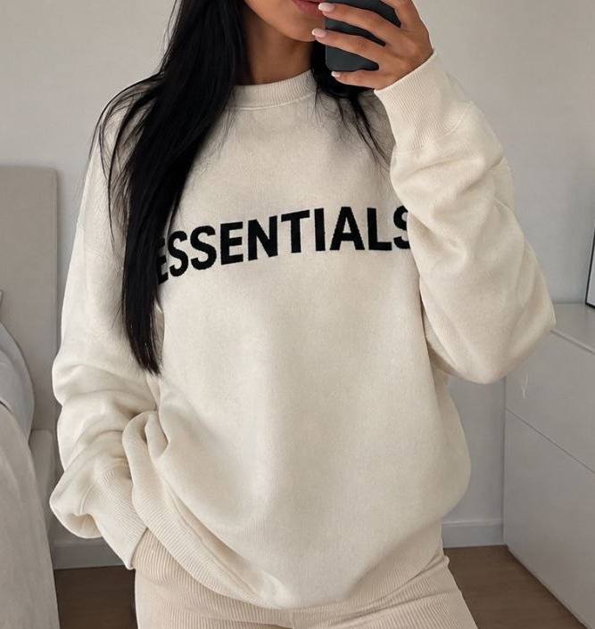Sudadera ESSNTLS ✨