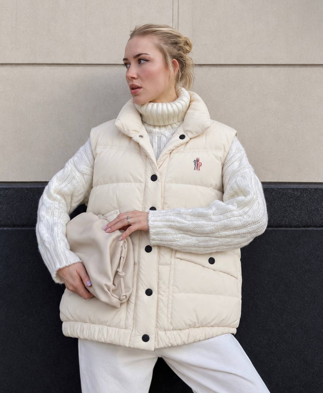 Chaleco Moncler. ✨💫. 86€ ✨