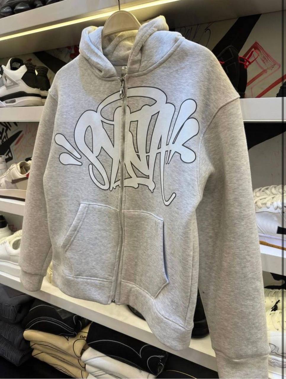Sudadera Zip Syna World ✨