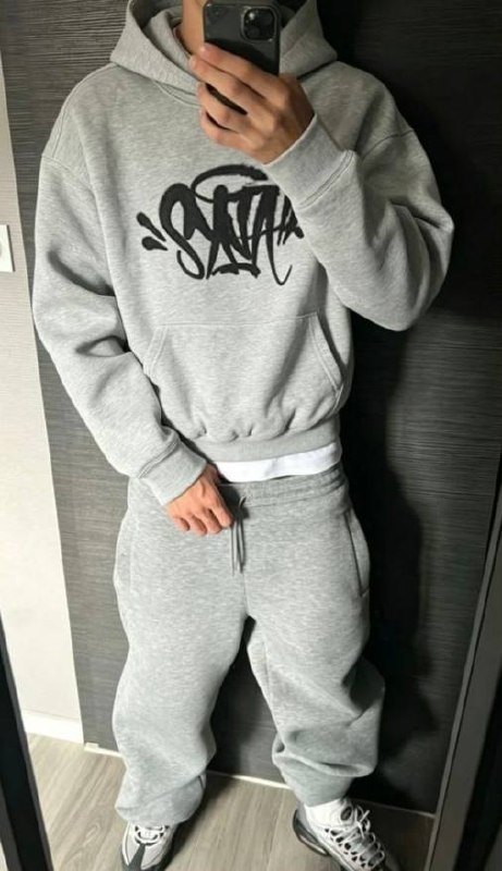 Sudadera Syna World. ✨💫. 23€ ✨